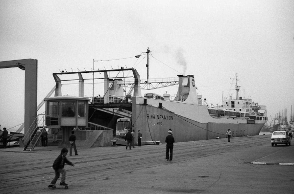 Rivainfanzon por F. Estrañi Rivainfanzon por F. Estrañi